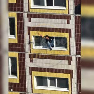 В Коврове мужчина выпал из окна многоэтажки