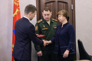 Родным погибшего в СВО капитана из Владимирской области вручили орден Мужества