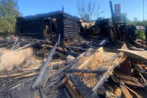 Отец с ребенком оказались в критическом состоянии после пожара в Лакинске