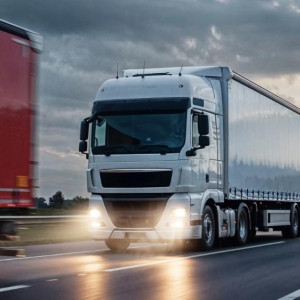 Владельцы легковушек начали получать чужие штрафы за слишком большой вес фур