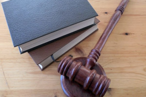 Во Владимирской области две женщины пытались защитить мошенника и сами попали под суд