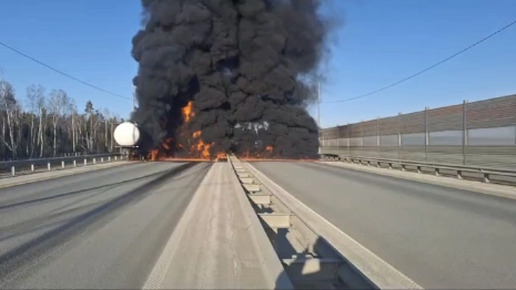 Появилось видео с места пожара автоцистерны на М-12 в Петушинском районе