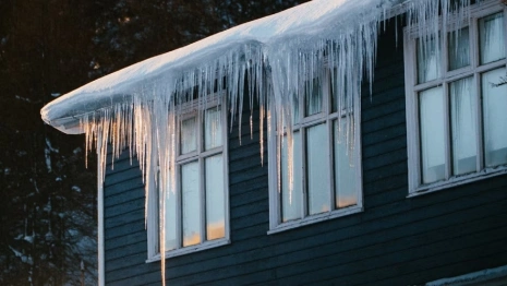 В Муроме замдиректора школы будут судить за падение глыбы льда, стоившее жизни старушке