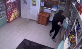 Житель Владимирской области с кирпичом ограбил аптеку в Москве