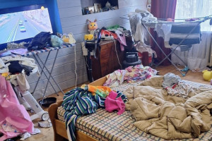 Живших в «свинарнике» детей из Кольчугино возьмет под опеку бабушка