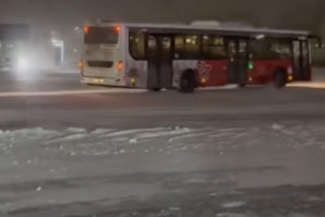 Во Владимире автобус №24 устроил дрифт у «Глобуса»