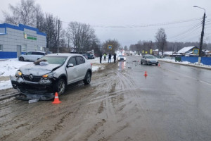 В Александрове 2 пассажира и водитель иномарки пострадали в ДТП