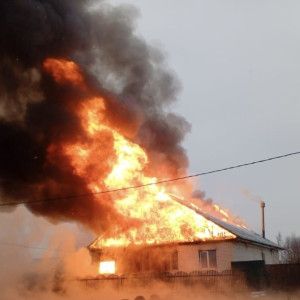 Пострадавший при пожаре в Гусь-Хрустальном районе мужчина отравился угарным газом