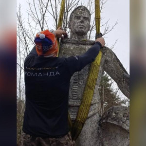 Под Владимиром случайно нашли памятник космонавту Комарову