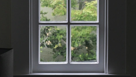 Во Владимире мужчина влез через окно в детский сад и украл деньги