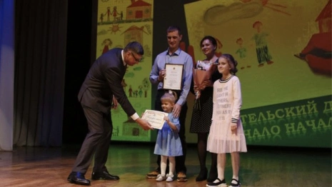 Александр Авдеев наградил семьи Владимирской области