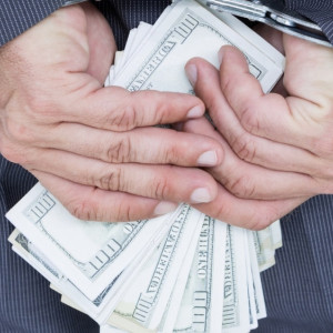 В Кольчугино оштрафовали передавшего взятку инспектору ДПС мужчину