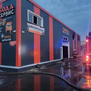 В Муроме загорелся автосервис