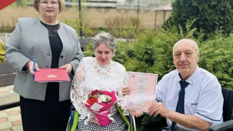 В пансионате для престарелых в Суздале поженились постояльцы