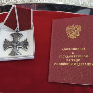 Сестре погибшего на СВО бойца из Вязников вручили орден Мужества