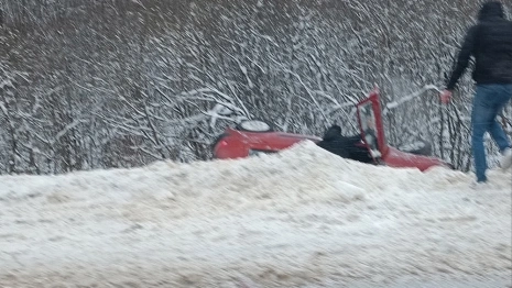 Во Владимирской области легковушку вынесло в кювет у трассы М-8
