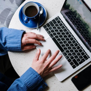 Минтруд посоветовал отправить сотрудников на удаленку