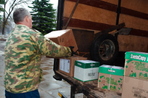 Жители Владимирской области отправили в зону СВО самодельные маскировочные сети
