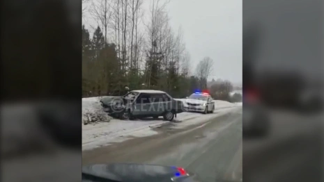 Во Владимирской области легковушка улетела в сугроб