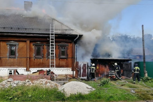Во Владимирской области сгорели дом и гараж с автомобилем