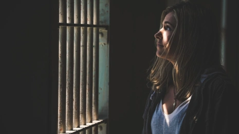 Жительницу Меленок приговорили к году колонии за нападение на инспектора ПДН