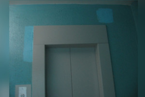 Во Владимире жители многоэтажки возмутились простоем новых лифтов