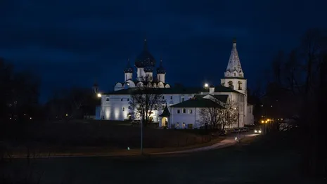 В Суздале на кремлевскую колокольню вернули 200-килограммовый крест