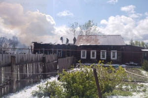 В Гусь-Хрустальном пожар охватил деревянный барак