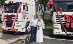 Во Владимире пара приехала на собственную свадьбу на грузовиках