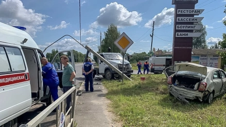 В Камешковском районе легковушка влетела в большегруз