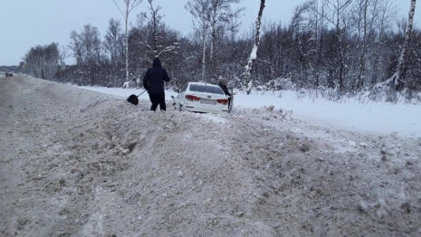 Во Владимирской области на М-7 иномарка врезалась в ограждение и улетела в кювет