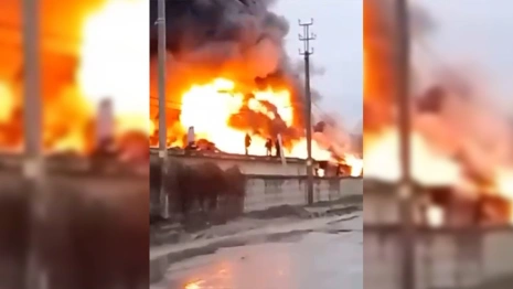 Мощнейший пожар на рынке «Флора» во Владимире сняли на видео