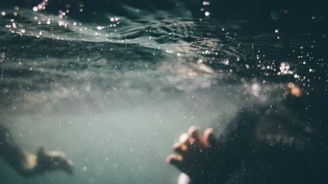 Во Владимирской области на соревнованиях по плаванию едва не утонула женщина