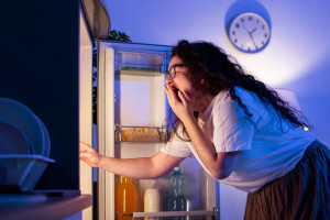 Миф или реальность: можно ли есть на ночь?