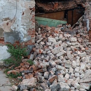 В Судогде обрушилась часть кирпичного дома