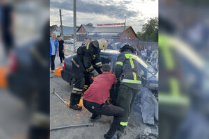 В Гороховецком районе спасатели вытащили водителя из машины после ДТП