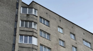 В Радужном ребенок упал с крыши недостроенного здания