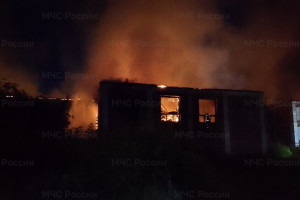 В Собинке сгорела заброшенная фабрика