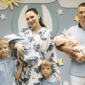 Во Владимире из перинатального центра выписали первую родившуюся в 2025 году тройню