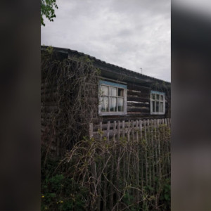 В Собинском районе женщину с двумя детьми оставили в разрушающемся доме