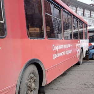 Во Владимире иномарка влетела в троллейбус 2-го маршрута