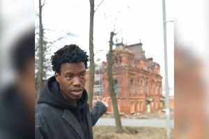 Жители Владимирской области захейтили популярного блогера из-за цвета кожи