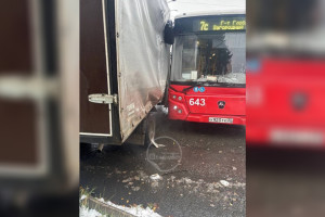 Во Владимире в непогоду автобус с детьми попал в аварию