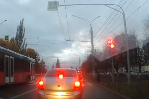 Во Владимире водителя автобуса оштрафовал за проезд на красный свет
