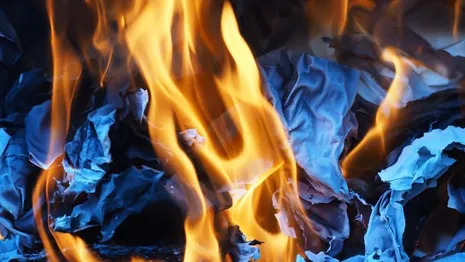 Во Владимирской области на пожаре в нежилом доме погибла женщина