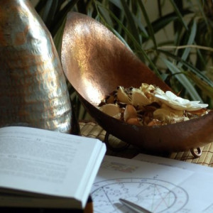 Денежная удача у близнецов и непростая ситуация у овнов. Гороскоп на 24 декабря