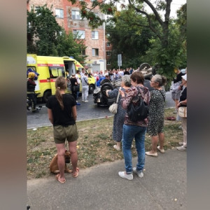 Жители Владимира рассорились из-за месива машин на Чайковского