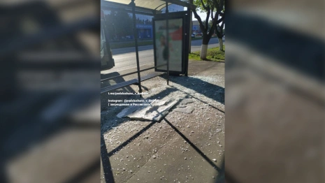 Во Владимире чиновники рассказали о судьбе разбитой остановки на улице Комиссарова