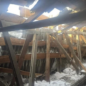 В Коврове крыша дома на Северном проезде рухнула под тяжестью снега