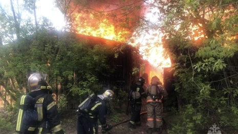 В Коврове разгорелся мощный пожар в сараях